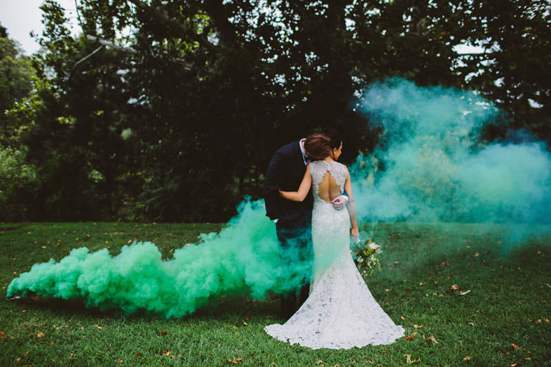 bomba-de-fumaça-casamento-casal