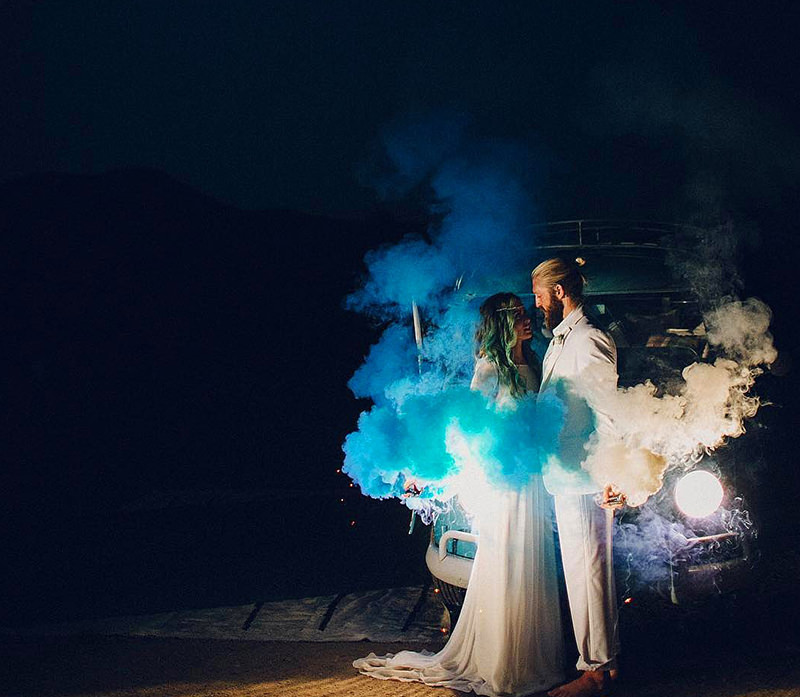 noite-casamento-fumaça-colorida