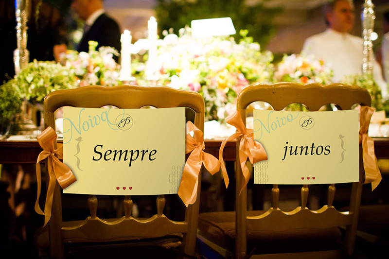 noiva-noivo-sempre-juntos-cadeira-casamento