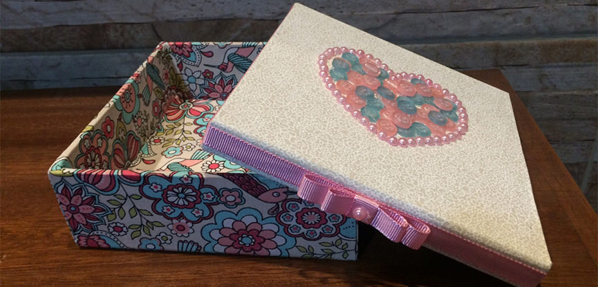 Ideia de caixa decorada para lembrancinha dos padrinhos - eNoivado Ideia de caixa decorada para lembrancinha dos padrinhos - eNoivado