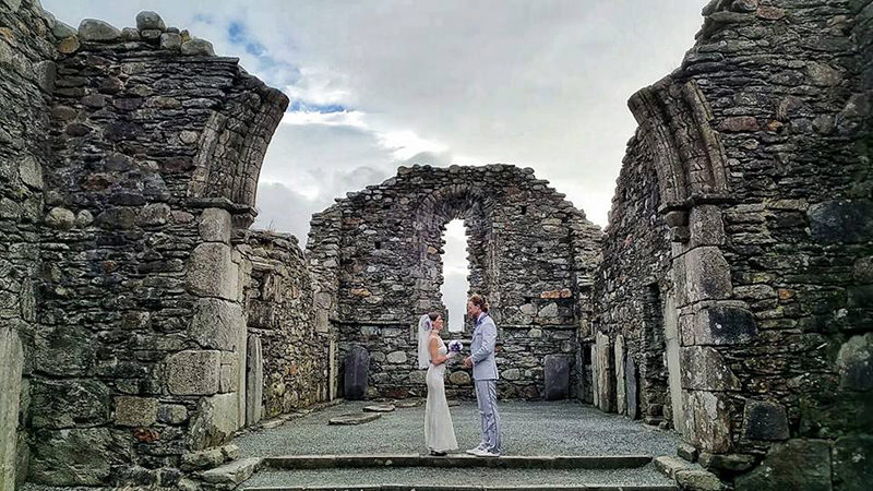 Noivos-se-casam-38-vezes-em-12-países-diferentes-irlanda-1