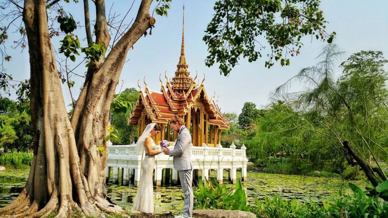 Noivos-se-casam-38-vezes-em-12-países-diferentes-tailandia-13