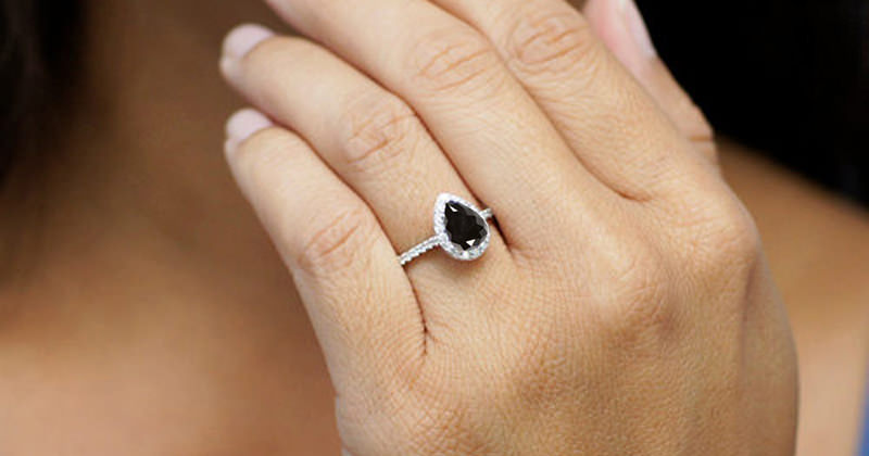 anel-de-noivado-em-ouro-branco-com-diamante-negro