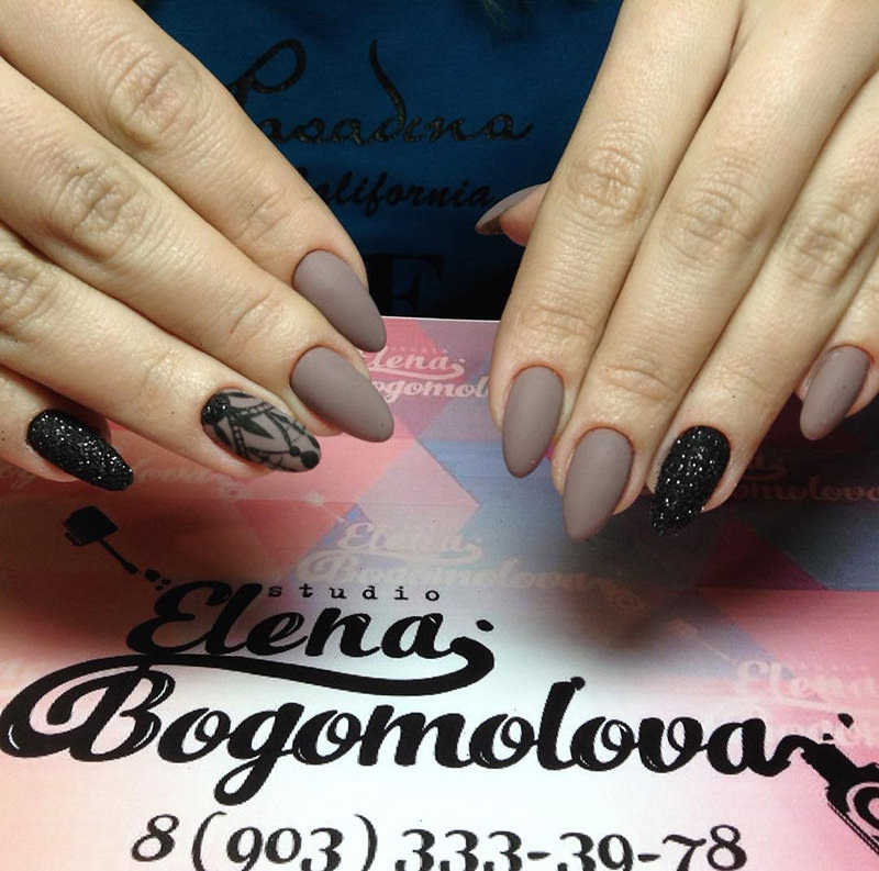 inspiracao-para-unhas-da-noiva-esmalte-preto-com-glitter