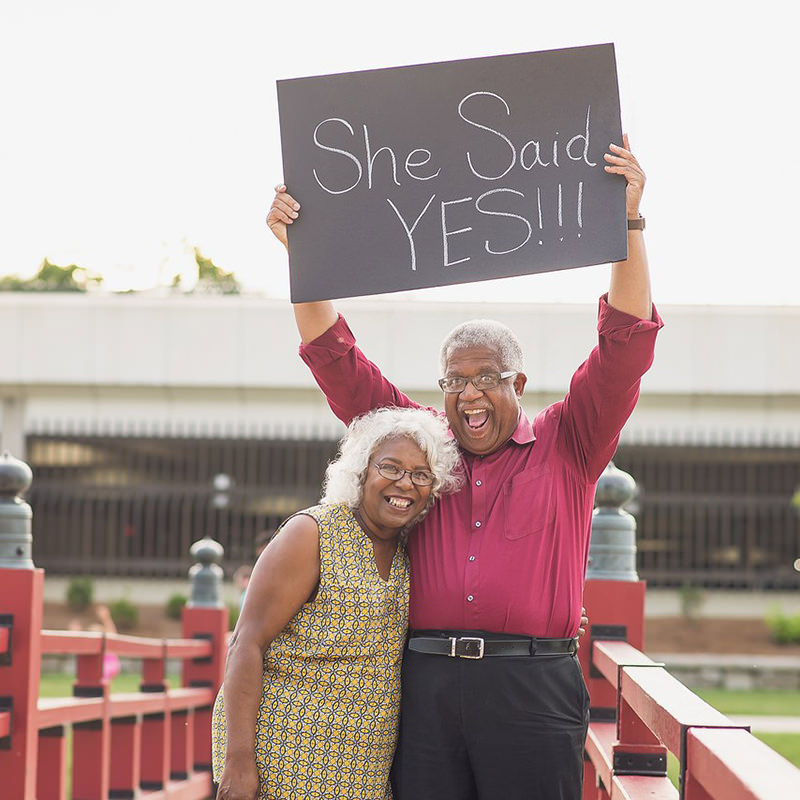 Enoivado-pedido-de-noivado-casal-de-idosos-she-said-yes