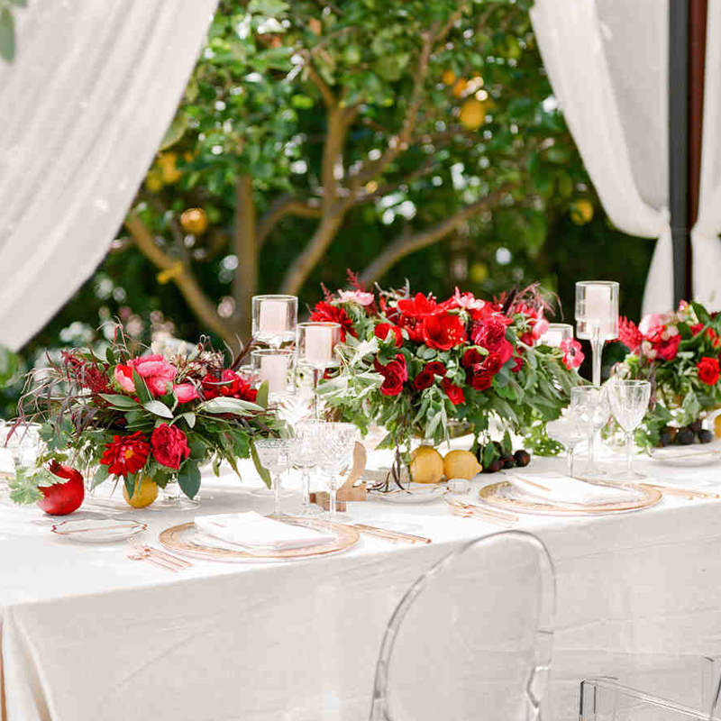 casamento-centro-de-mesa-com-flores-vermelhas