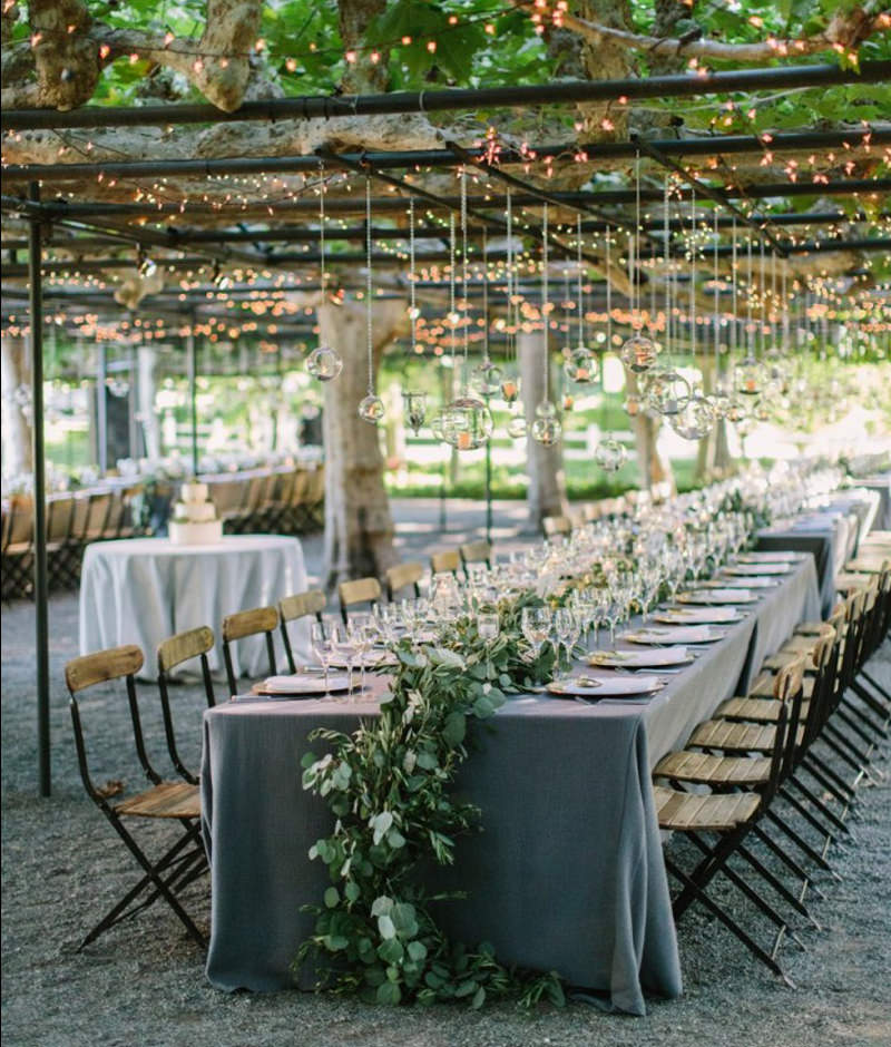 mesa-de-centro-decorada-para-casamento-ao-ar-livre