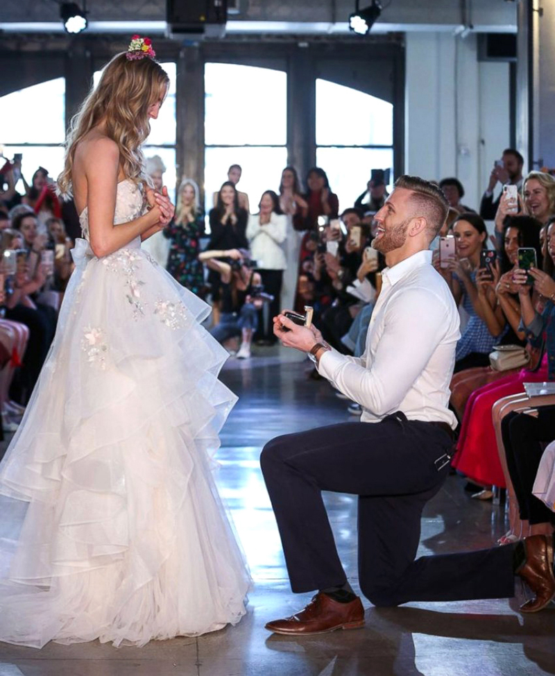 modelo-foi-pedida-em-casamento-na-passarela