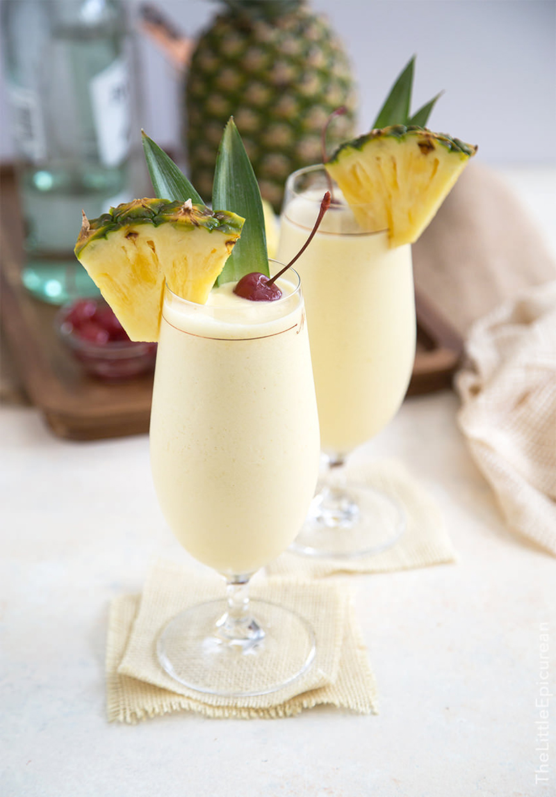 Pina-Colada-drink-classico-com-abacaxi