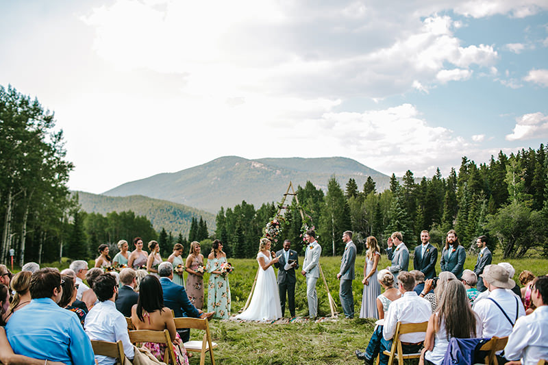 01-cerimonia-de-casamento-simples-na-floresta.jpg