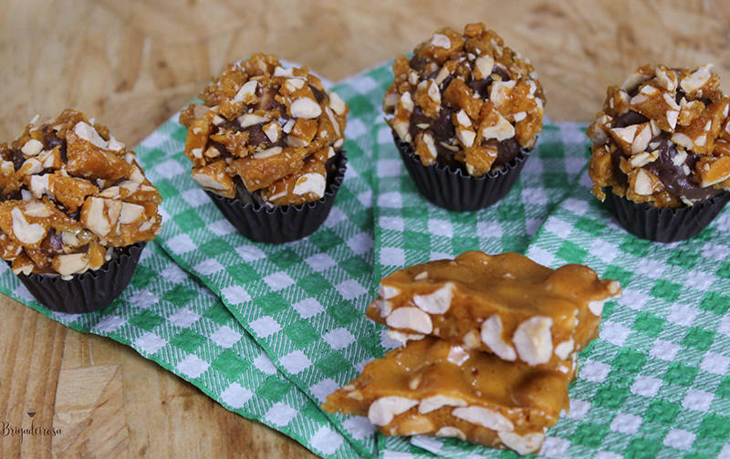 docinhos-de-cha-bar-brigadeiro-com-crocante-de-pé-de-moleque