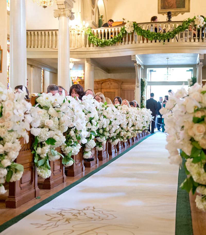 decoracao-de-casamento-religioso-com-flores-brancas