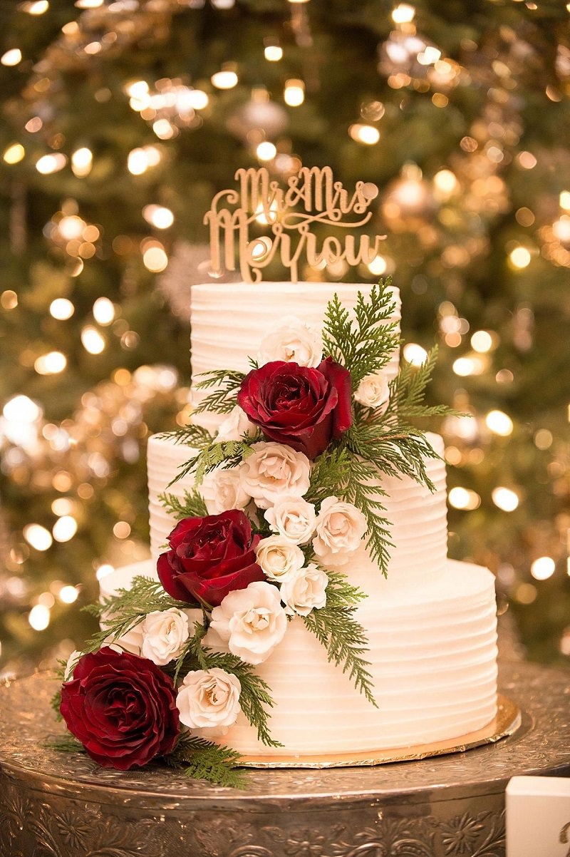 bolo-de-casamento-com-detalhe-em-flores-vermelhas