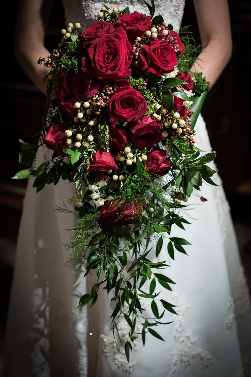 buque-de-casamento-vermelho-rosas