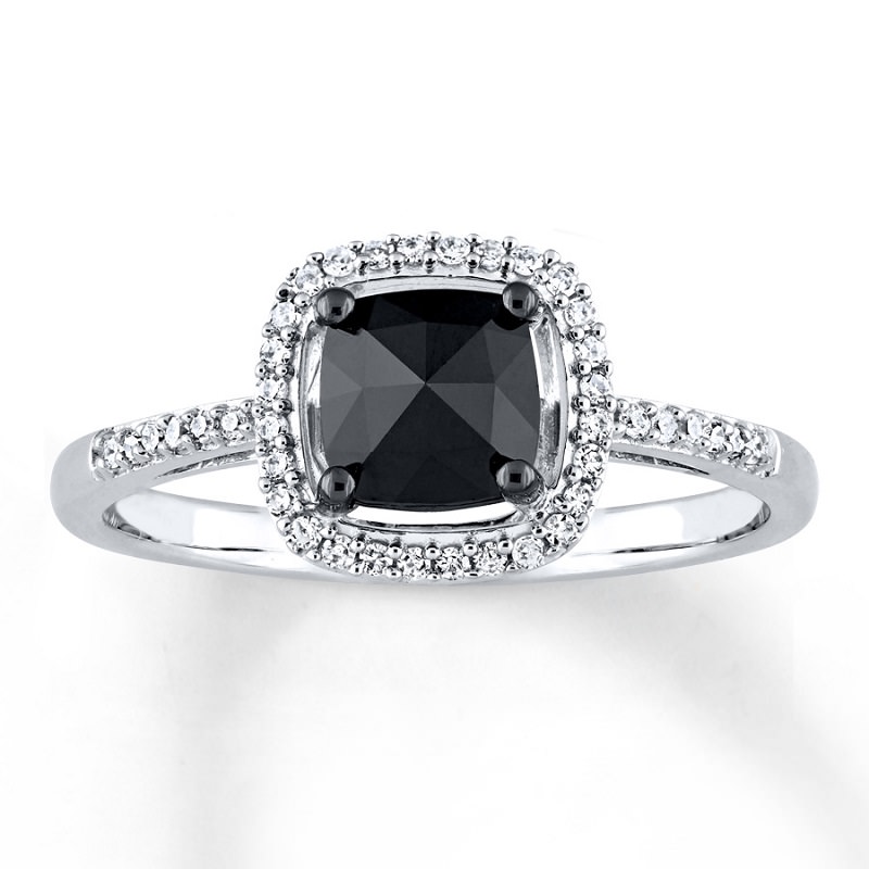 anel-de-noivado-com-diamante-negro-quadrado-e-diamantes