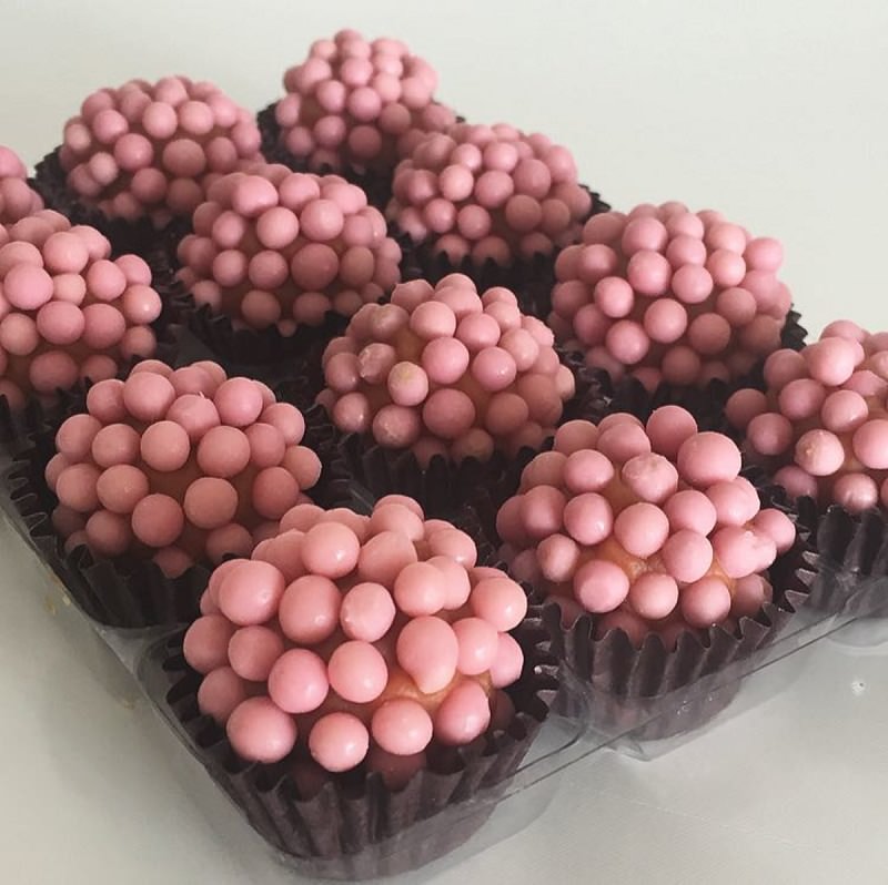 brigadeiros-gourmets-para-mesa-de-doces-casamento-brigadeiro-bicho-de-pe