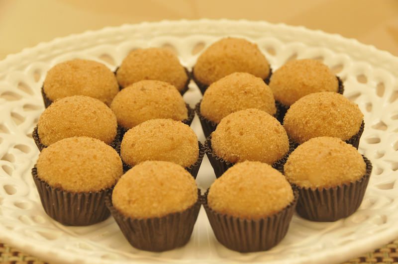 brigadeiros-gourmets-para-mesa-de-doces-casamento-brigadeiro-cachaca