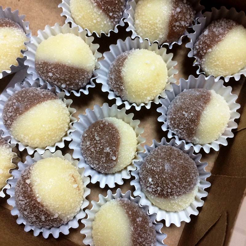 brigadeiros-gourmets-para-mesa-de-doces-casamento-brigadeiro-casadinho