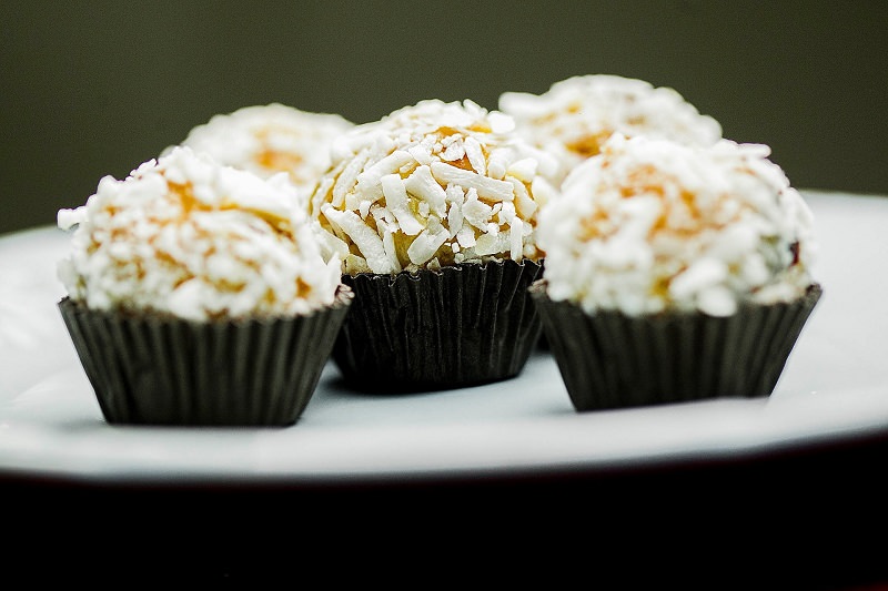 brigadeiros-gourmets-para-mesa-de-doces-casamento-brigadeiro-manjar