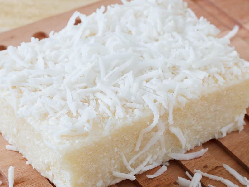 chá-bar-tema-festa-junina-bolo-de-tapioca-com-coco