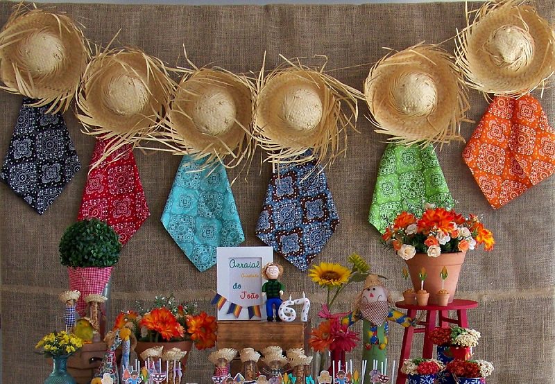 chá-bar-tema-festa-junina-decoracao-de-chapeu