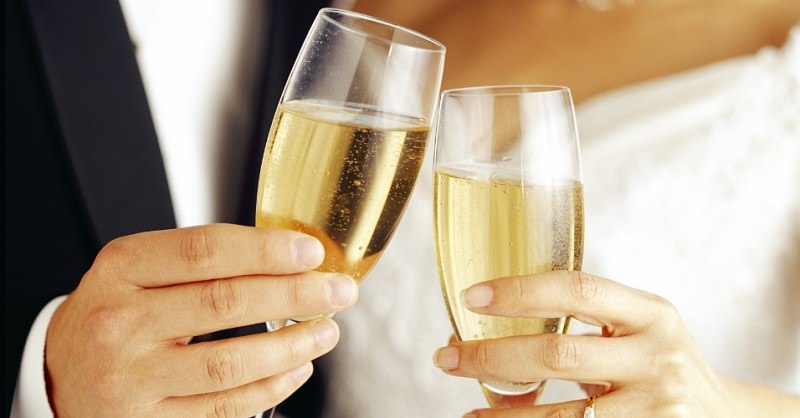 brinde-champanhe-casamento-espumante-noite-de-nupcias