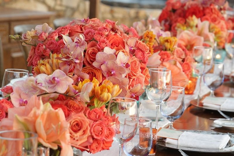 5-decoracao-floral-com-tonalidades-rosa-e-laranja