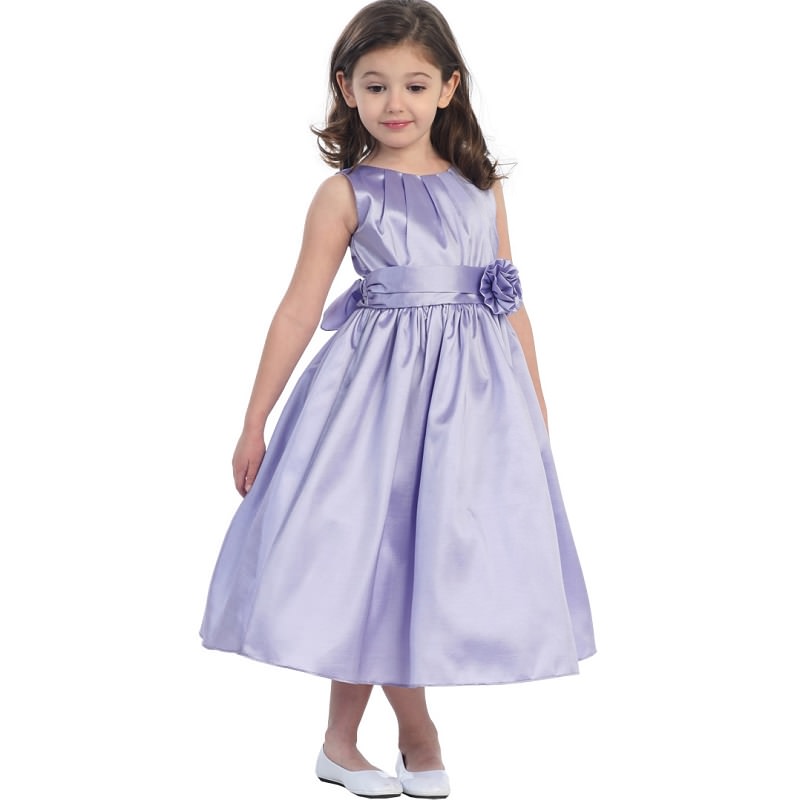 5-vestido-lilas-com-tecido-brilhante-para-daminha