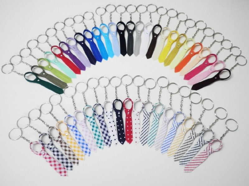 9-chaveiro-gravatinha-tag-personalizada-lembrancinha-coloridos