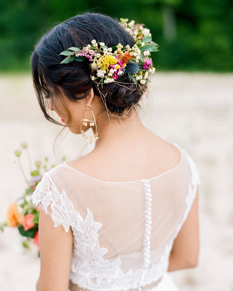 9-penteado-de-casamento-com-flores-naturais-para-casamento-no-campo