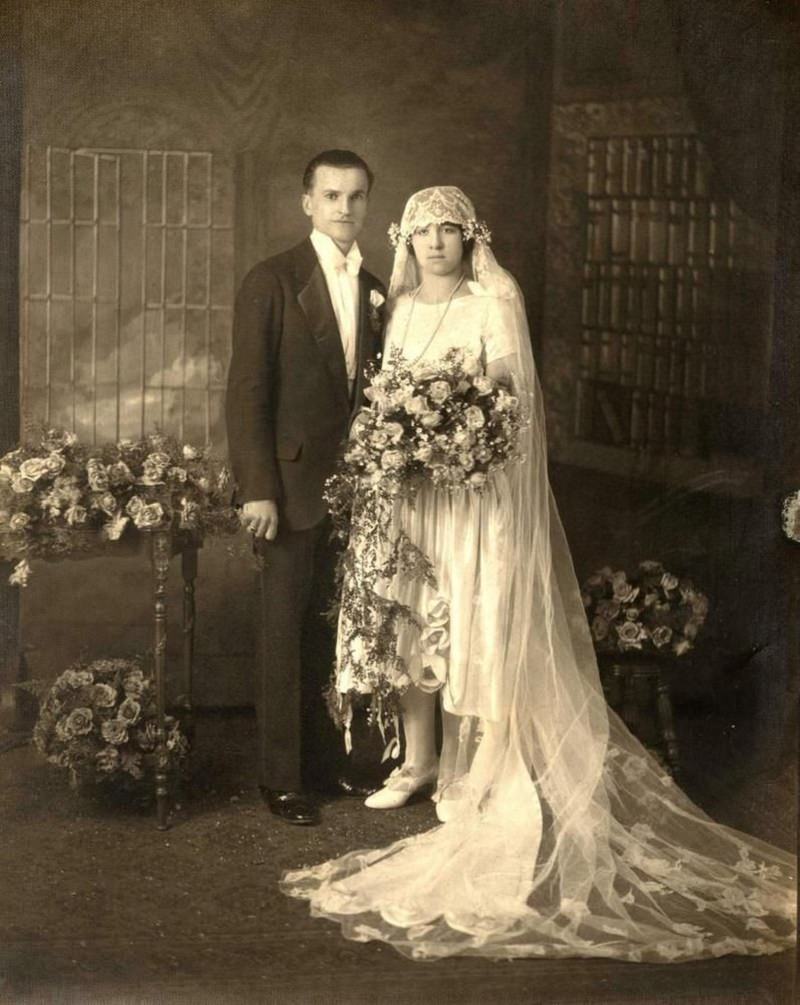 1920-buque-de-casamento-com-fitas-penduradas-vintage