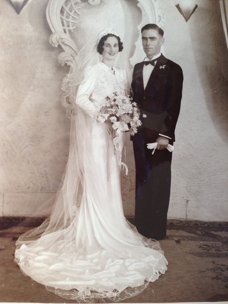 1940-foto-de-casamento-detalhe-buque-vintage