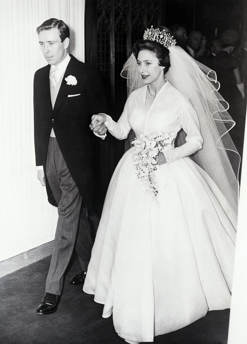 1960-princesa-margaret-e-seu-marido-antony-armstrong-buque-de-casamento