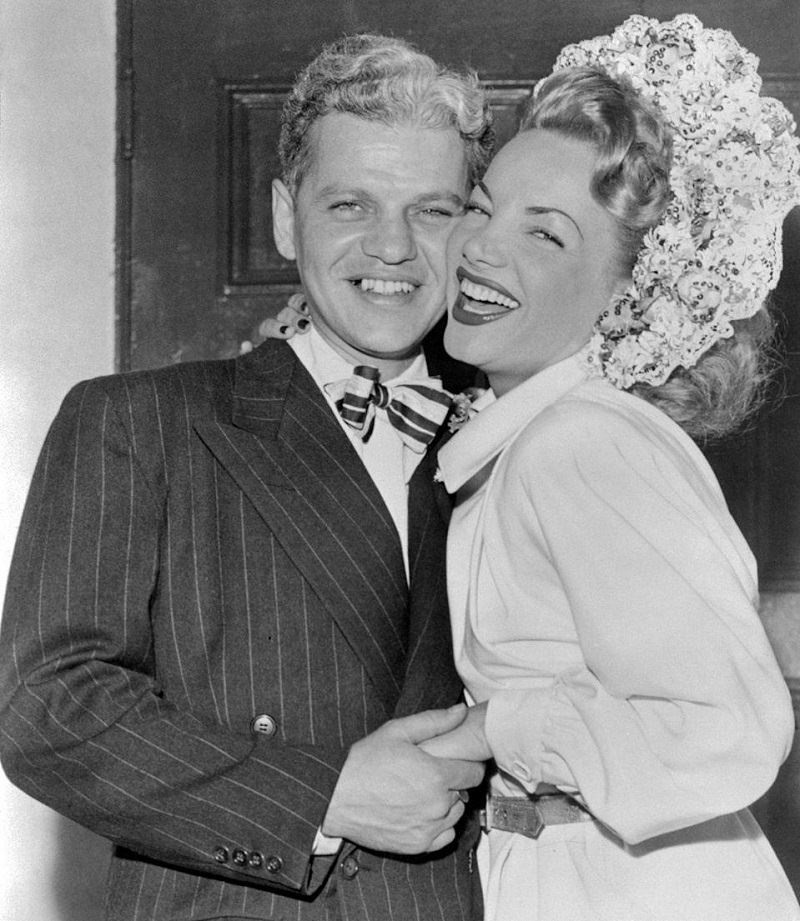 anos-1940-inspiracao-de-maquiagem-e-penteado-para-noivas