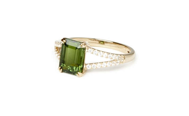 11-anel-retro-de-turmalina-verde-com-lateral-cravejada-em-diamantes