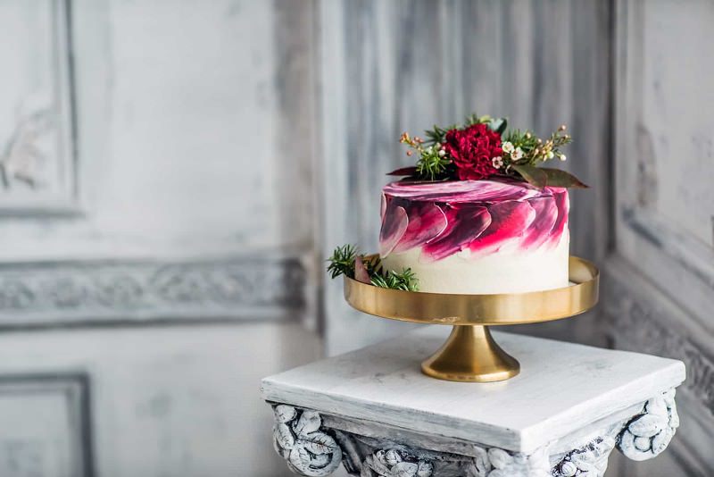 13-bolo-de-casamento-pintado-e-com-detalhe-floral-no-topo