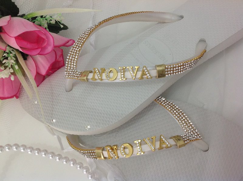 5-chinelo-de-noiva-dourado-com-strass