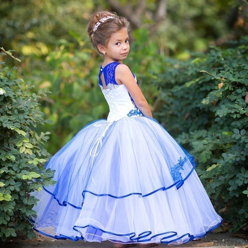 5-vestido-dama-de-honra-branco-com-detalhes-azul-royal