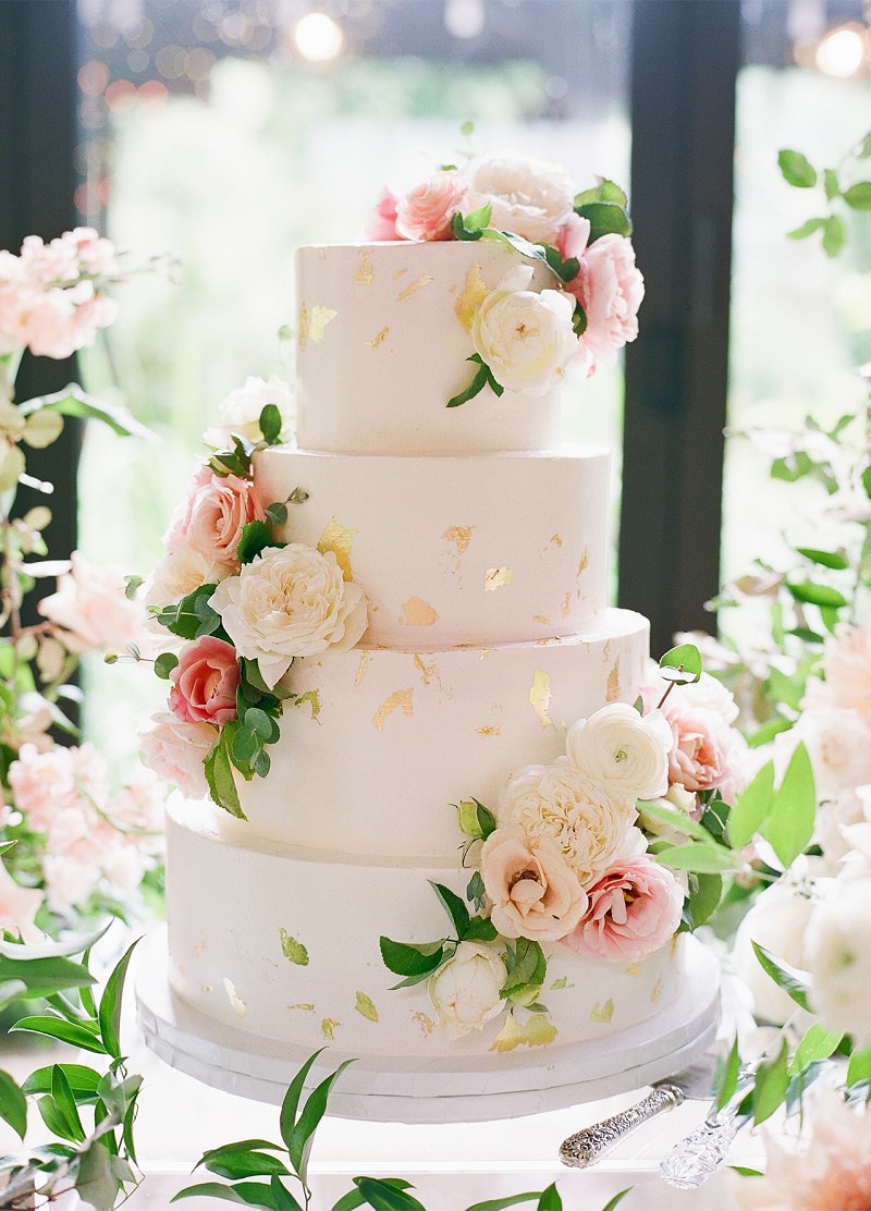 7-bolo-de-casamento-de-quatro-andares-decorado-com-flores-naturais