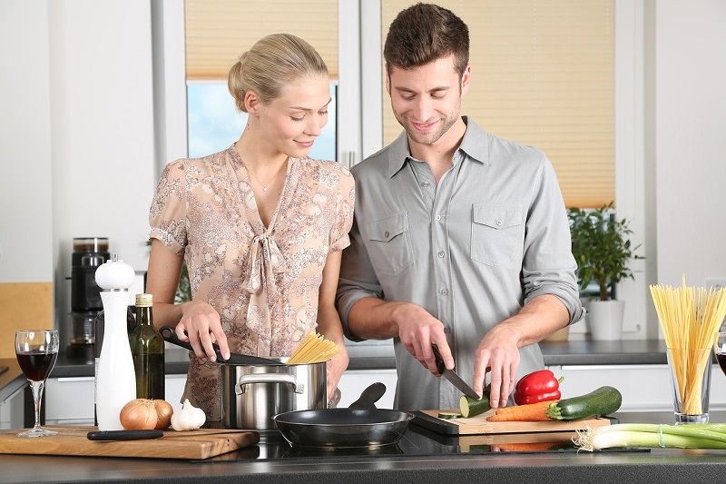 presente-lista-de-casamento-site-fotos-personalizadas-casal-cozinhando