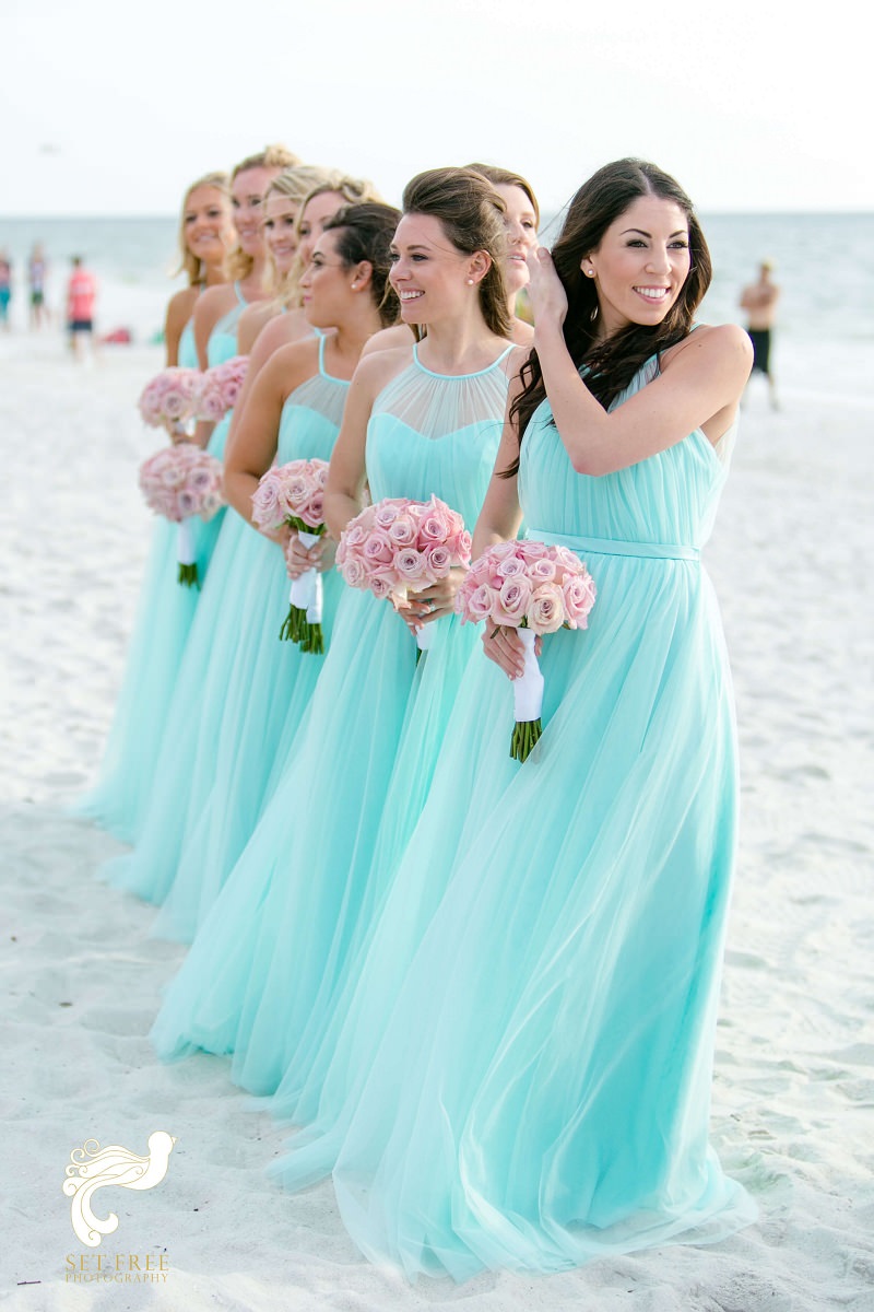 vestido-de-madrinha-para-casamento-na-praia-azul-claro-12