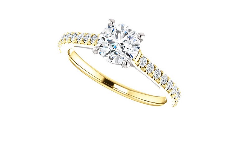 22-anel-de-noivado-ouro-amarelo-diamante-central-e-diamantes-pequenos-nas-laterais