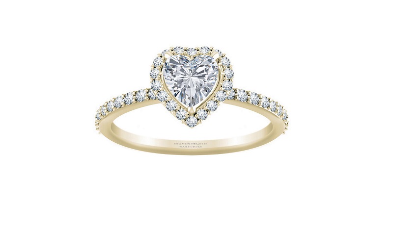3-anel-de-noivado-de-ouro-com-diamantes-cravejados-e-diamante-central-em-formato-de-coracao