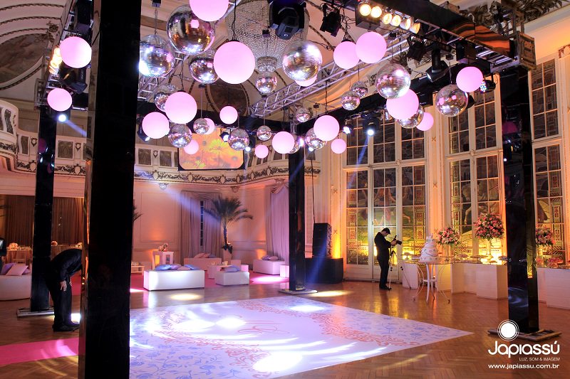 5-pista-de-danca-personalizada-com-estrutura-de-globos-para-casamento