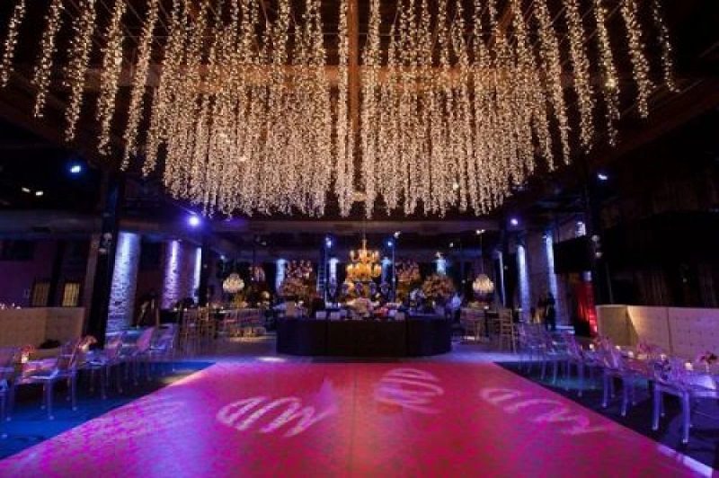 6-pista-de-danca-com-cascata-de-luzes-casamento-requintado