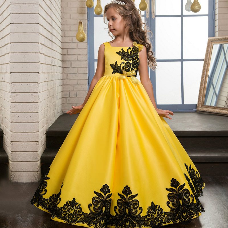 1-dama-de-honra-vestido-amarelo-com-detalhes-em-preto