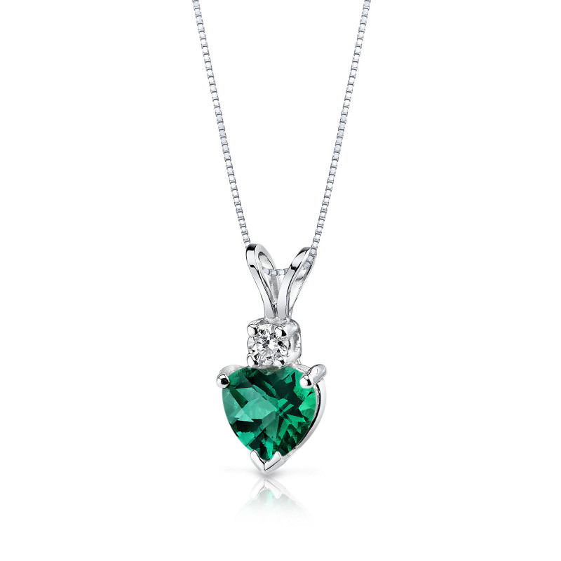 9-colar-de-esmeralda-em-formato-de-coracao-e-detalhe-em-diamante-para-noivas