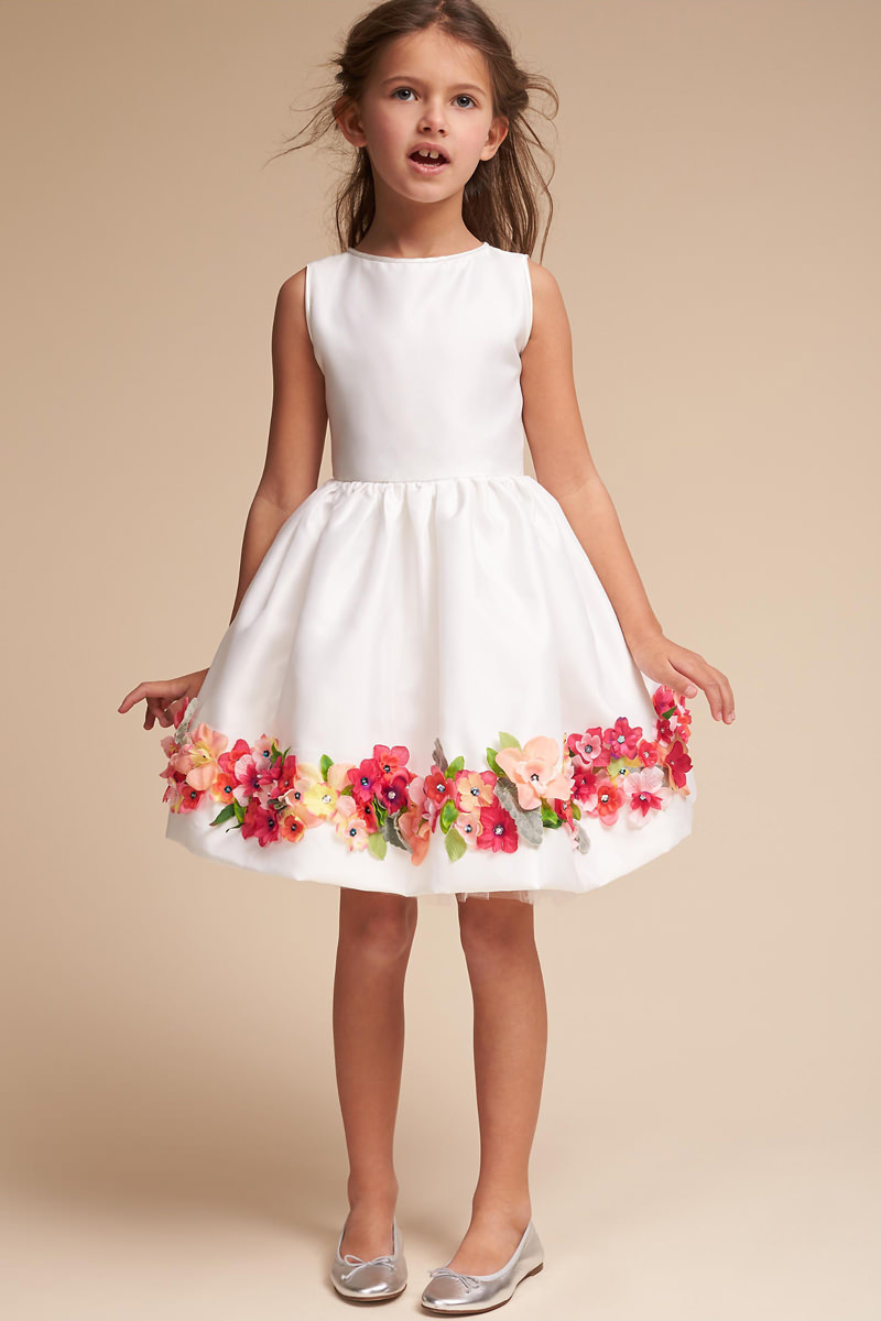 7-vestido-de-dama-de-honra-branco-com-flores-vermelhas