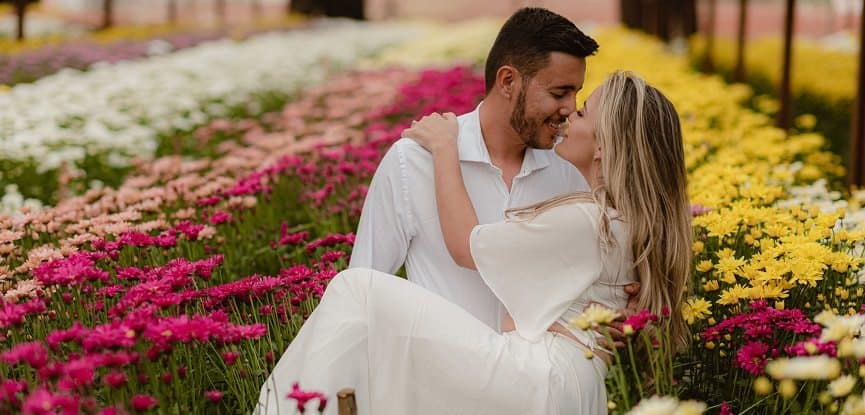 ensaio-fotograacutefico-de-casal-em-holambra-lua-de-mel-capa