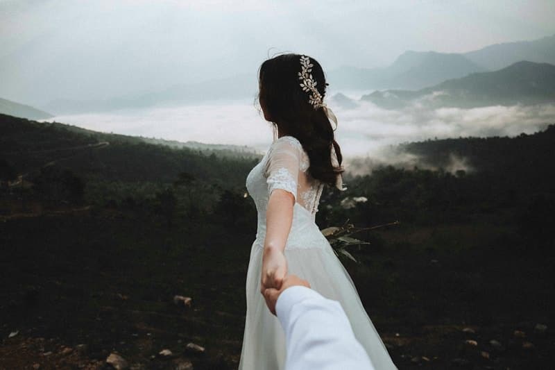 6-noiva-de-maos-dadas-laco-de-casamento-fotografia